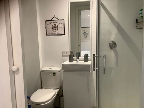 Petite Provence Cottage - Tourism Noosa 3