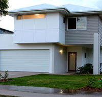 Petrie Beach Holiday Home - Tourism Noosa