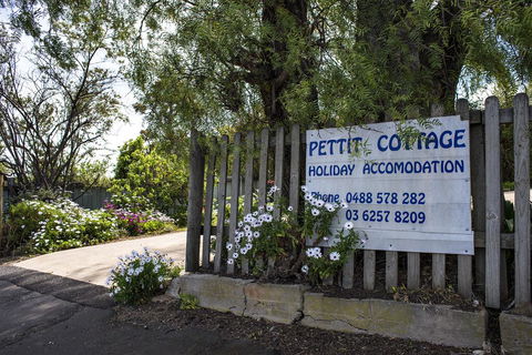 Pettit Cottage - Tourism Noosa 1