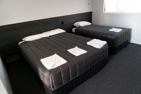 Plumpton Hotel - Tourism Noosa 2