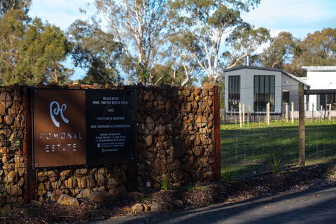 Pomonal Estate Mt Cassell Villa - Tourism Noosa 1