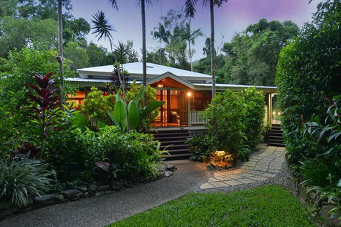 Port Douglas Valley Retreat - Tourism Noosa 0