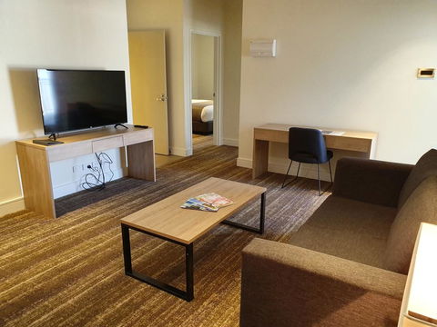 Porter's Plainland Hotel - Tourism Noosa 1