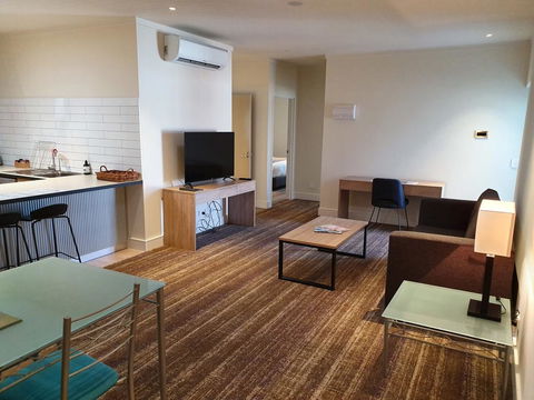 Porter's Plainland Hotel - Tourism Noosa 3