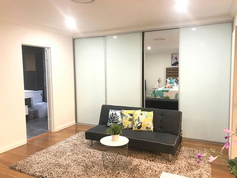 Private Room In Modern, Comfortable Home Stay - Tourism Noosa 1