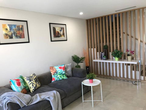 Private Room In Modern, Comfortable Home Stay - Tourism Noosa 0