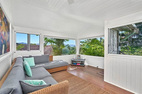 Quaint Cottage In The Edge - Tourism Noosa 3