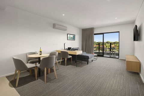 Quality Hotel Lakeside - Tourism Noosa 3