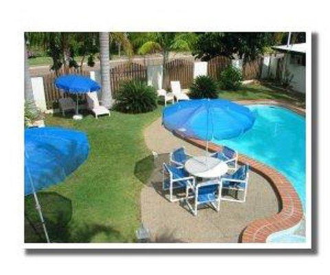 Queens Beach Hotel - Tourism Noosa 2
