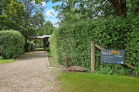 Rail Trail Cottage - BRIGHT
