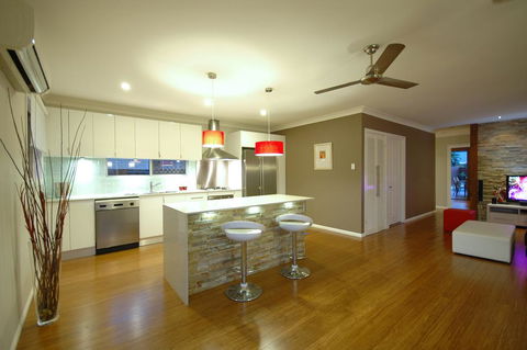 Reiki Spectacular House - Tourism Noosa 2