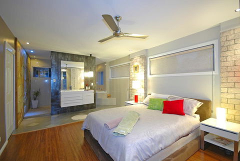 Reiki Spectacular House - Tourism Noosa 1