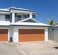 Relax at Pacific' 1/26 Pacific Avenue - private duplex with enclosed yard - Tourism Noosa