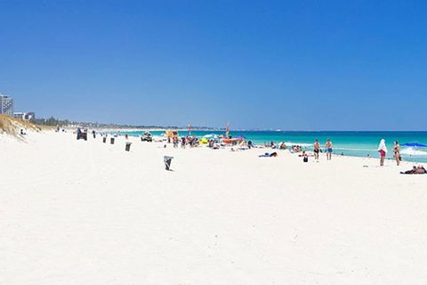 Relax Where The River Meets The Ocean - Tourism Noosa 2