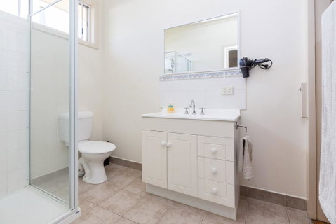 RENOVATED BEACH BEAUTY - ROSEBUD - Tourism Noosa 0