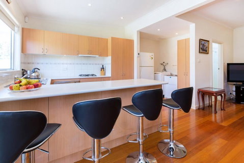 RENOVATED BEACH BEAUTY - ROSEBUD - Tourism Noosa 2