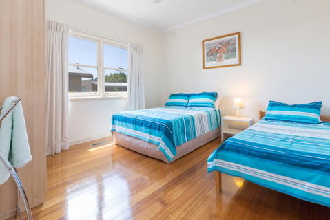 RENOVATED BEACH BEAUTY - ROSEBUD - Tourism Noosa 1
