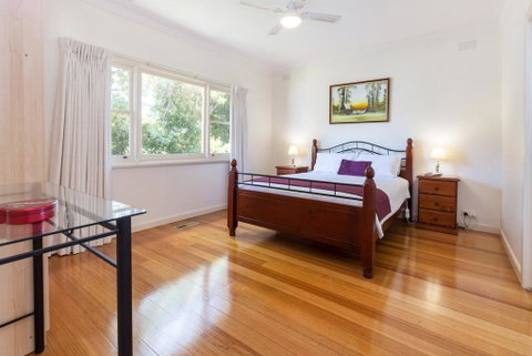 RENOVATED BEACH BEAUTY - ROSEBUD - Tourism Noosa 3