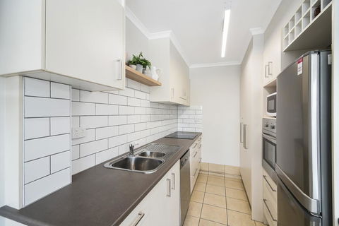 Renovated Moololaba Unit 100m To Beach - Tourism Noosa 2