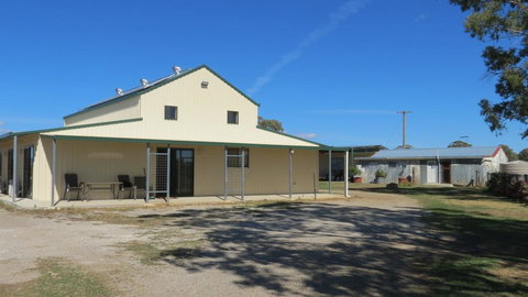 RETRO FUNNY FARM - Tourism Noosa 0