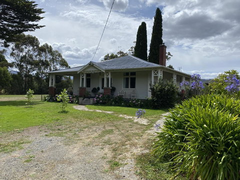 River Front Estate - Tourism Noosa 0