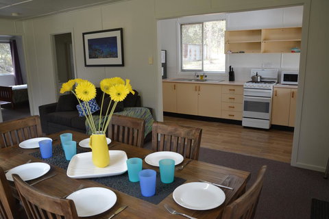 Robinsons Cabin - Tourism Noosa 3