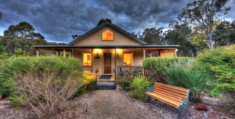 Roosters Rest - Tourism Noosa 0