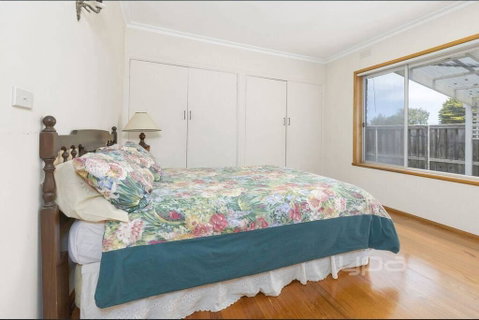 Rosebud Beachhouse Across From Beach - Tourism Noosa 3