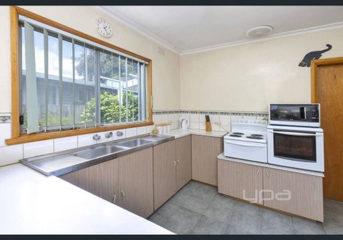 Rosebud Beachhouse Across From Beach - Tourism Noosa 1
