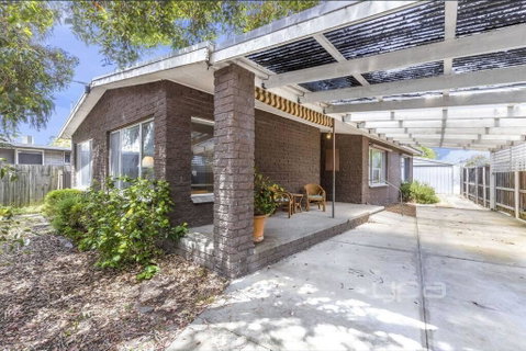 Rosebud Beachhouse Across From Beach - Tourism Noosa 2