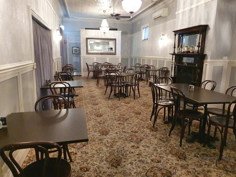 Royal Hotel - Tourism Noosa 2