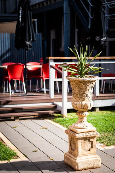 Royal Hotel - Tourism Noosa 3