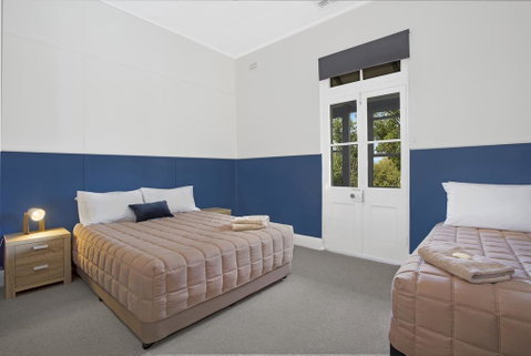 Royal Hotel Wyong - Tourism Noosa 0