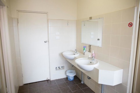 Royal Hotel Wyong - Tourism Noosa 1