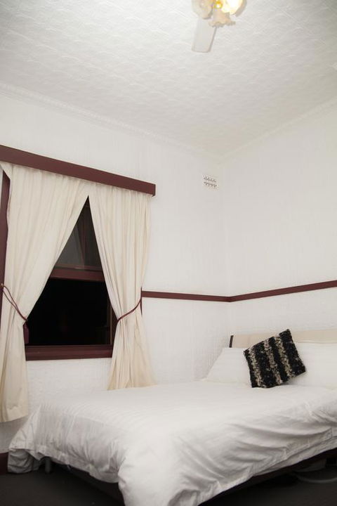 Royal Mail Hotel Jerilderie - Tourism Noosa 3