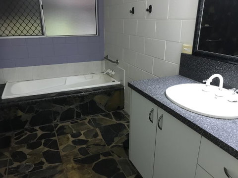 Royal Palm Cottage, Entire Two Bedroom 2 Bathroom House With Pool - Tourism Noosa 3