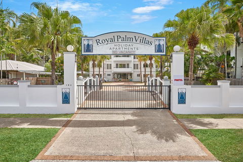 Royal Palm Villas - Tourism Noosa 0