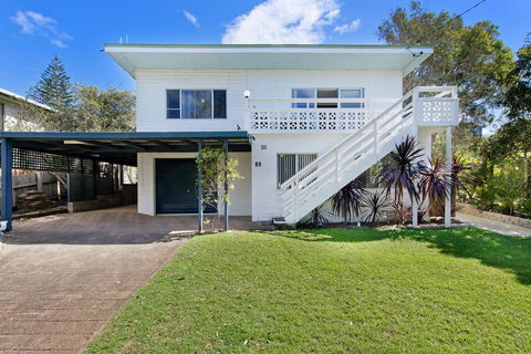 Salt Breeze - Tourism Noosa 0