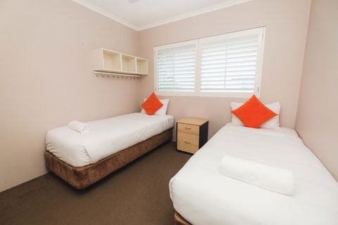 Sanctuary Lake Apartments - Tourism Noosa 2