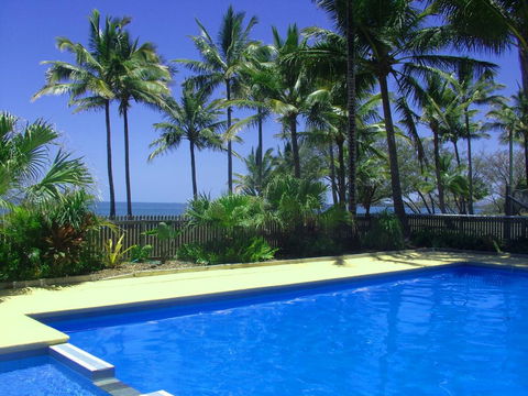 Sarina Beach Motel - Tourism Noosa 0
