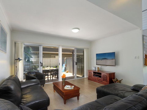 Seachange Townhouse 4 - Tourism Noosa 0