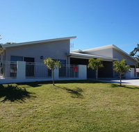 Seadaze 1 - Rainbow Beach Gorgeous unit close to the beach Aircon Pool - Tourism Noosa