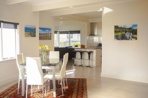 Seaside Retreat - Tourism Noosa 0