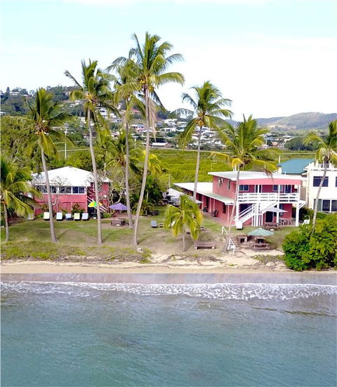 Seaspray Waterfront Holiday Units - Tourism Noosa 3