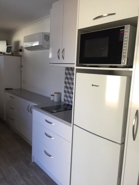 Self Contained Cabin - Tourism Noosa 2