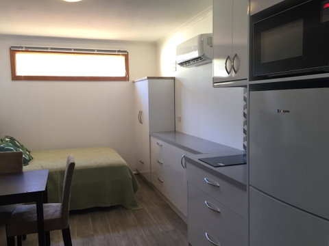 Self Contained Cabin - Tourism Noosa 3