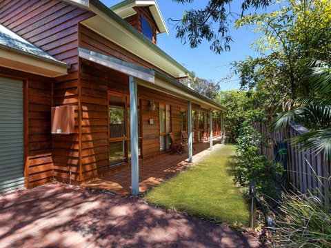 Semaphore Beach House - Tourism Noosa 0