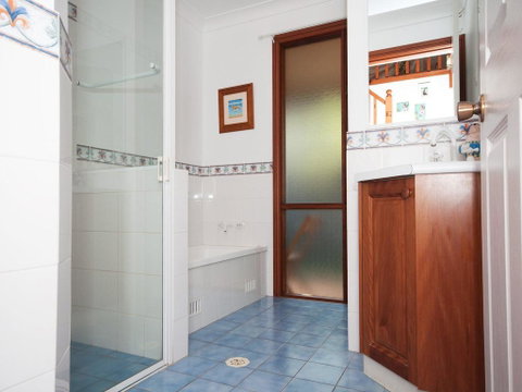 Semaphore Beach House - Tourism Noosa 2