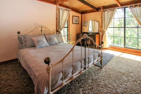 Shady Creek Eco Cabin, Peaceful Country Getaway - Tourism Noosa 0