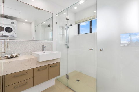 Shoreline Nine Penthouse With Ocean Views - Tourism Noosa 2